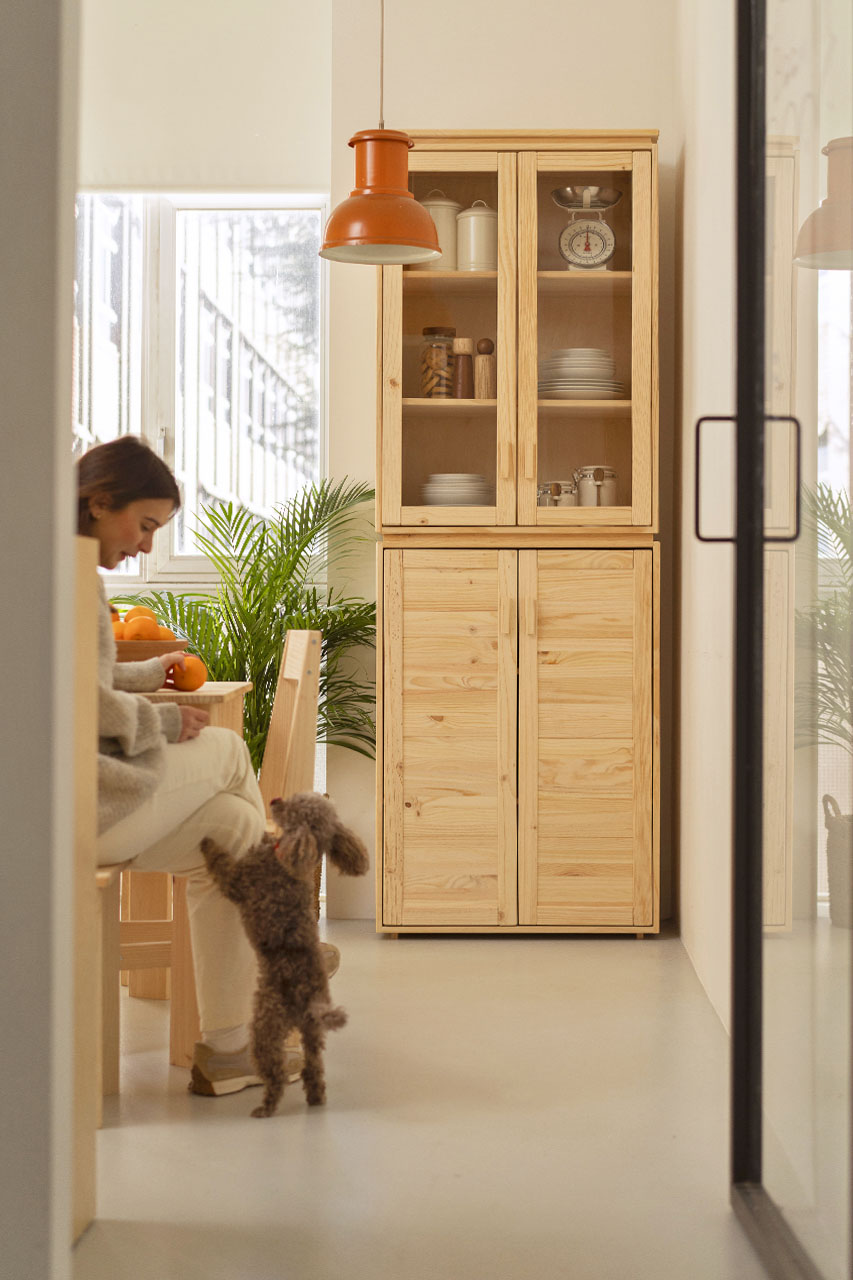 Imagen de ambiente 1 para:Vitrina alacena de madera natural